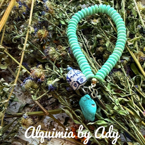 Turquoise charm adorned bracelet - Picture 1 of 1